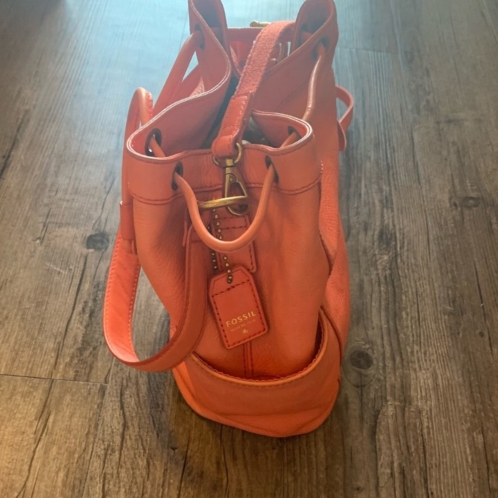 Coral purse! ❤️ Leather Fossil - Picture 3 of 5